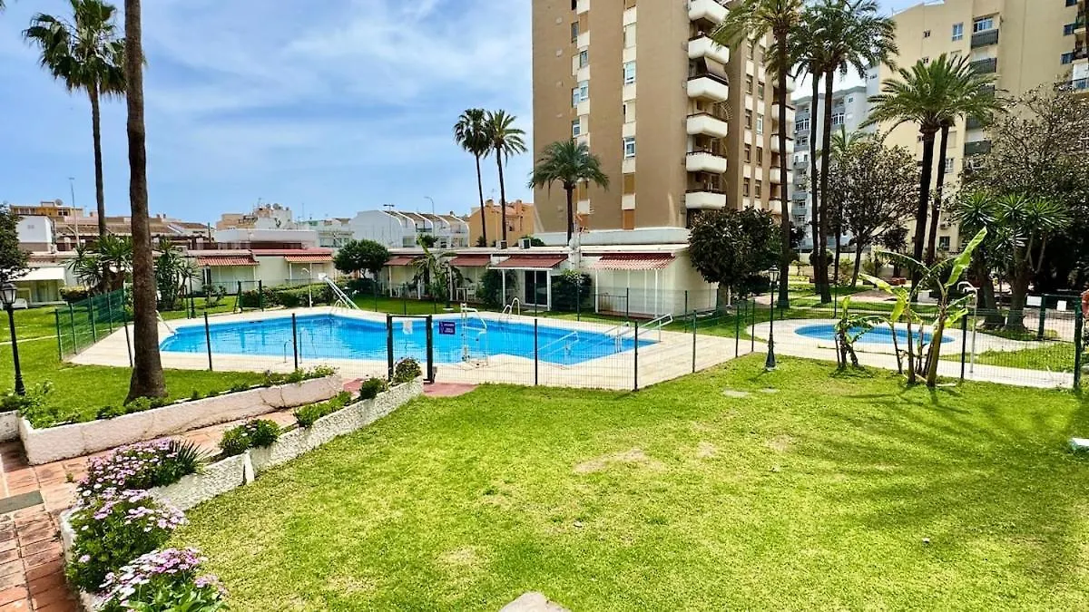 別荘 トレモリノス Escapada De Relax Y Diseno Con Piscina Y Barbacoaヴィラ
